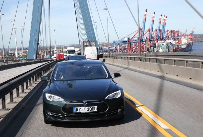 Tesla Köhlbranbrücke